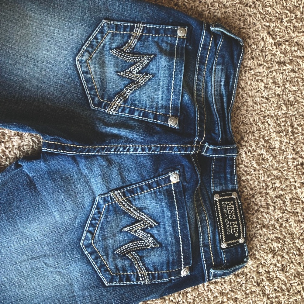 Miss Me JD1103BV Boot cut size 27, 31” inseam in great condition. - Picture 3 of 10